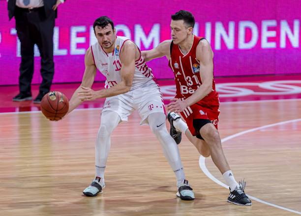 通过中场的 通过中场的